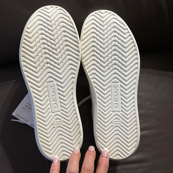 Geox White Women's Sneakers - Picture 15 of 17